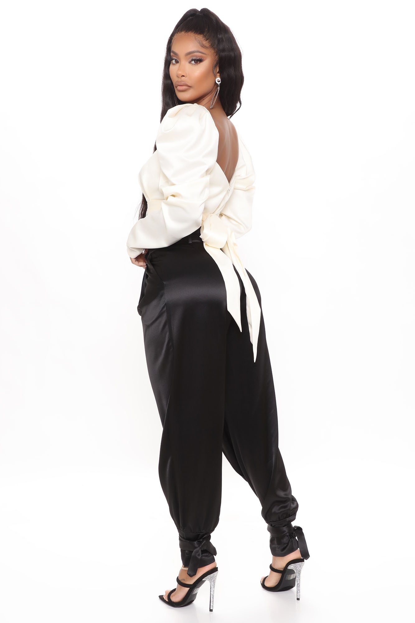 11-23-20Studio1_CE_MJ_12-18-53_13_A06210_Black_30029_RA.jpg