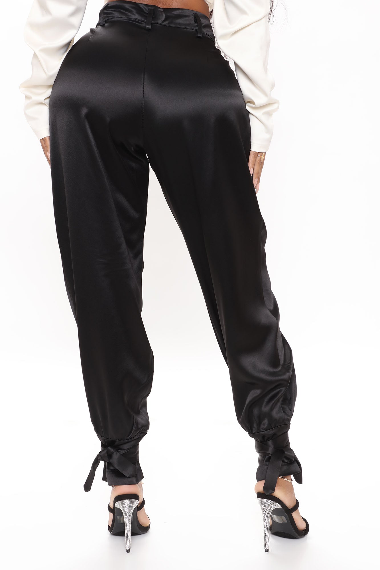 11-23-20Studio1_CE_MJ_12-18-53_13_A06210_Black_30033_RA.jpg