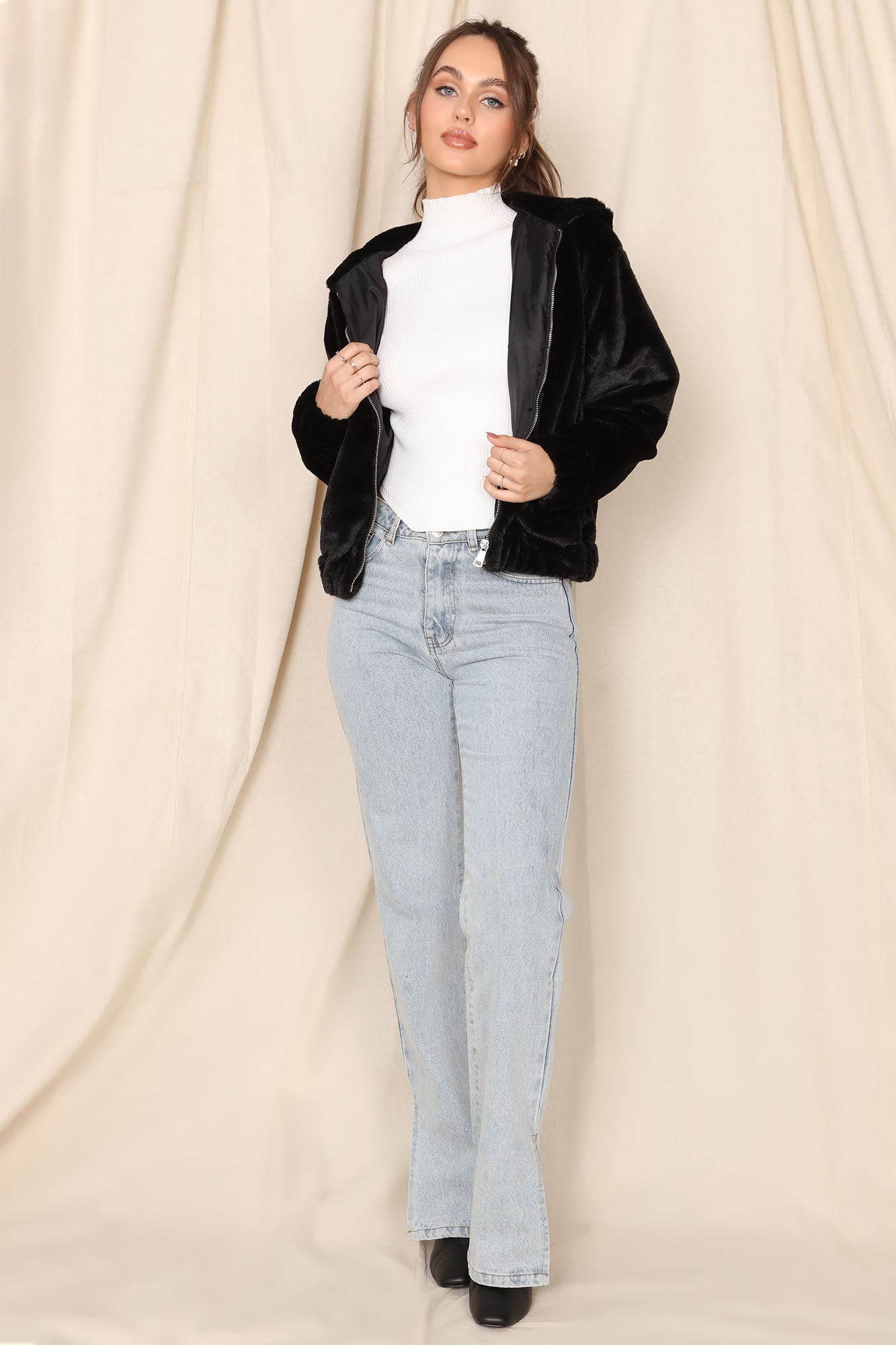 12-14-20Studio5MS_13-42-3438_DZ20H082NV_Black2352_Vintage_NT.jpg