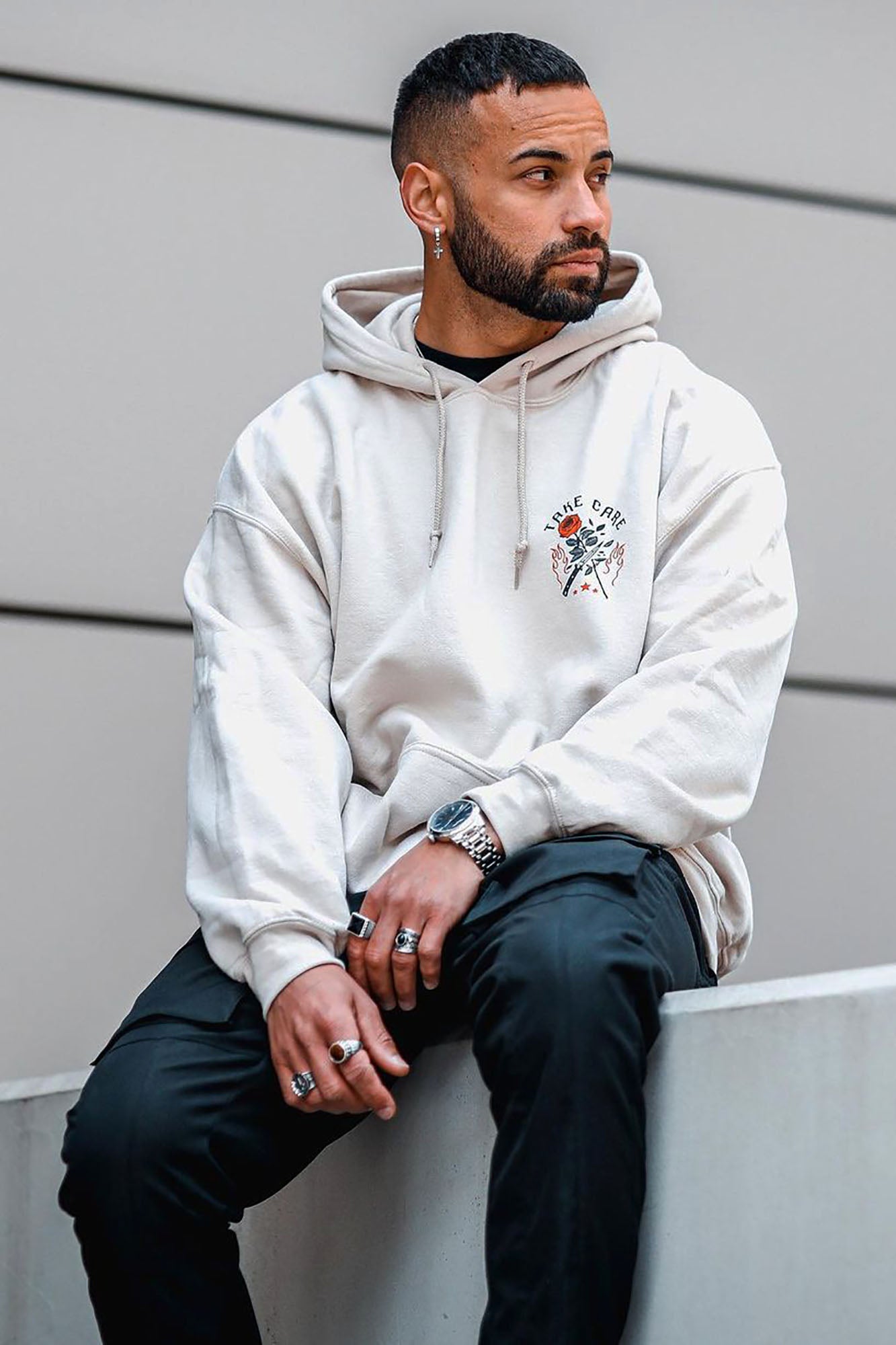 takecarehoodie-sand_mer_2f4f30a2-5e30-4473-934a-686bdf461b18.jpg